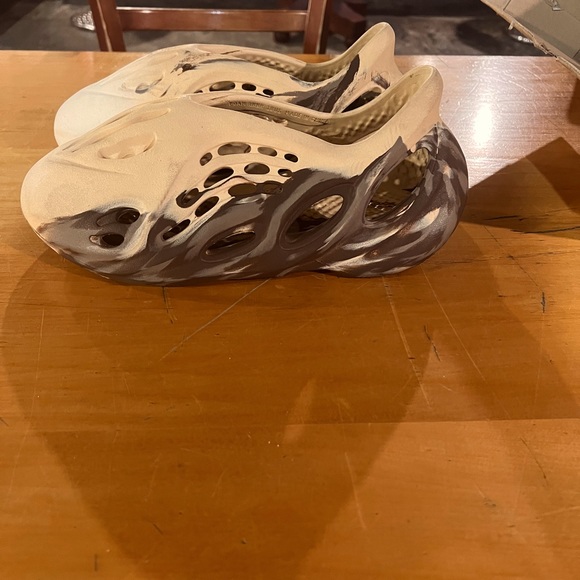 Yeezy foam RNNR MX Cream Clay - Picture 2 of 10